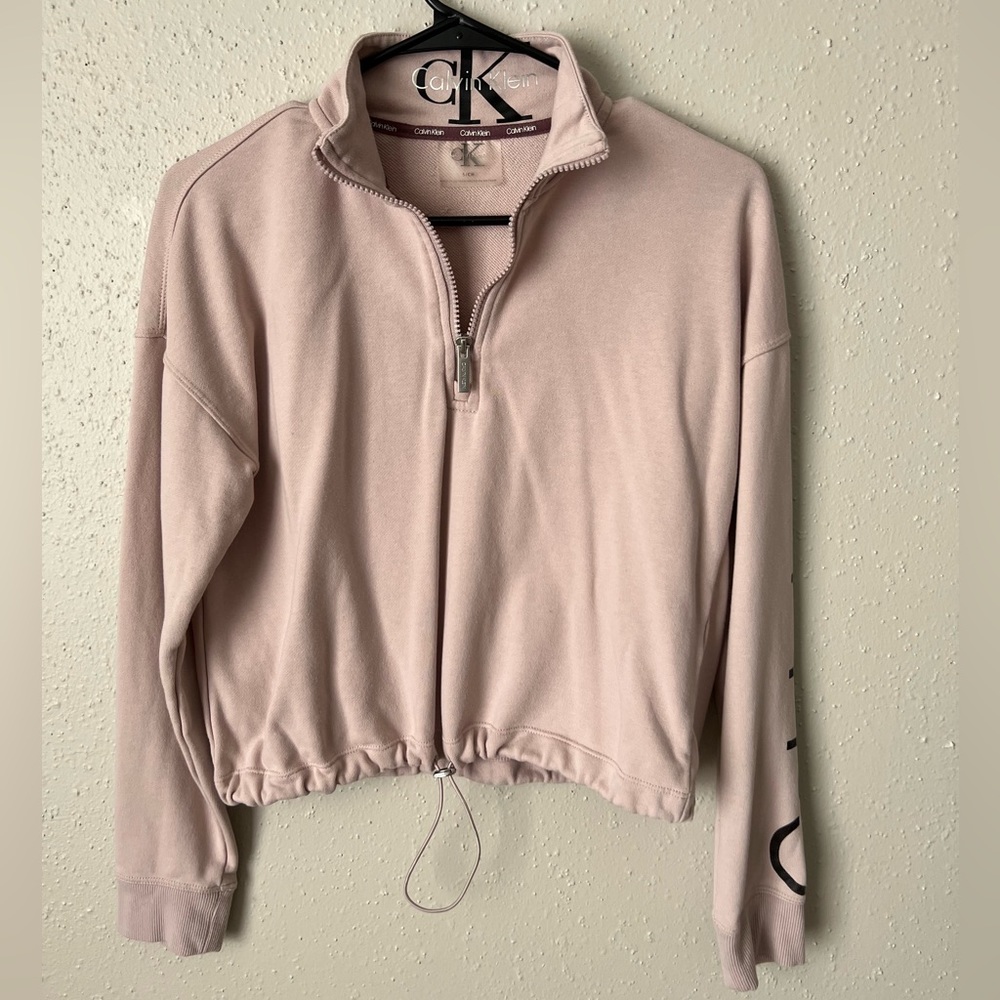 Calvin Klein Women's Long Sleeve 1/2
Zip Pullover Crop Logo Sweatshirt Size S/CH